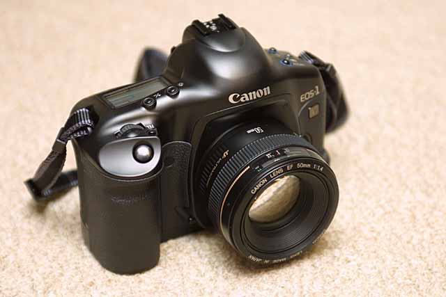 CANON EOS-1 V ボディ +  Canon EF50mm F1.4